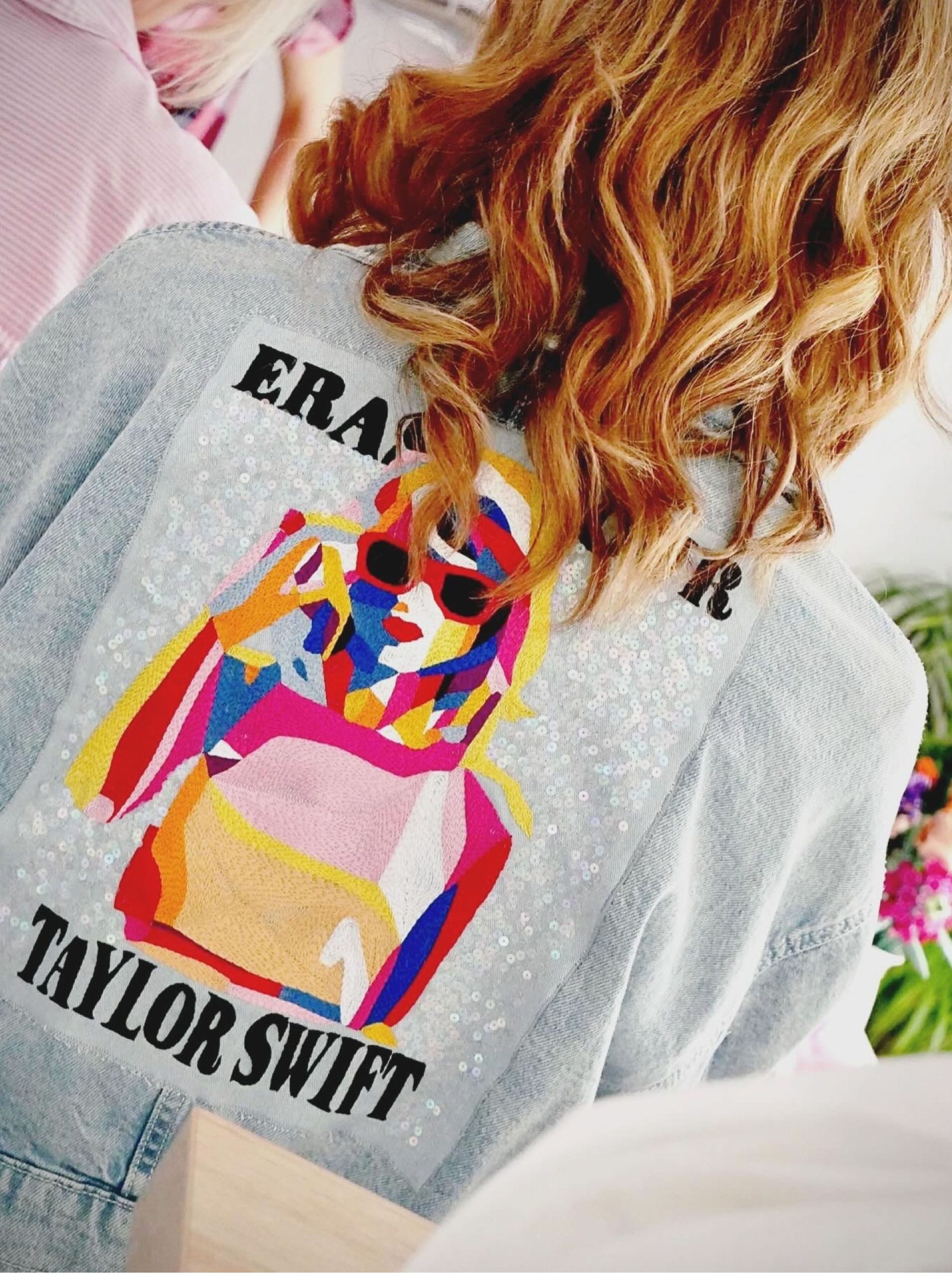 Anaïs Sabre - Veste Taylor Swift gros plan dos