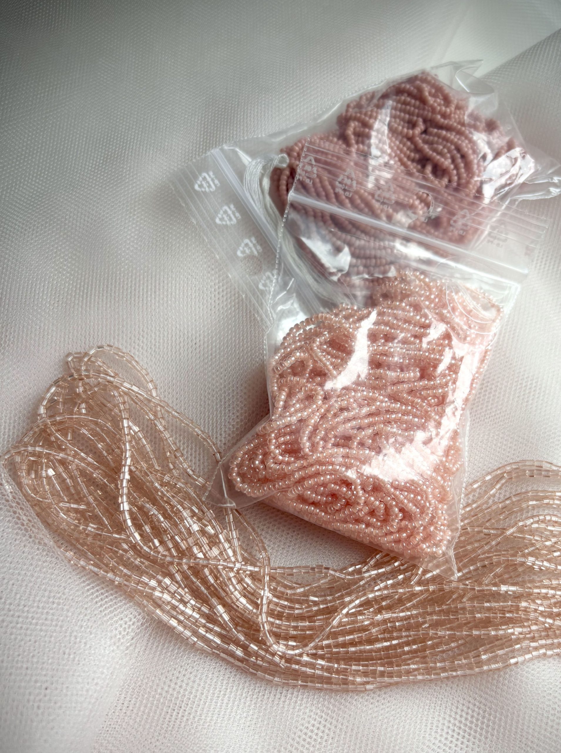 Anaïs Sabre - zoom perles rose